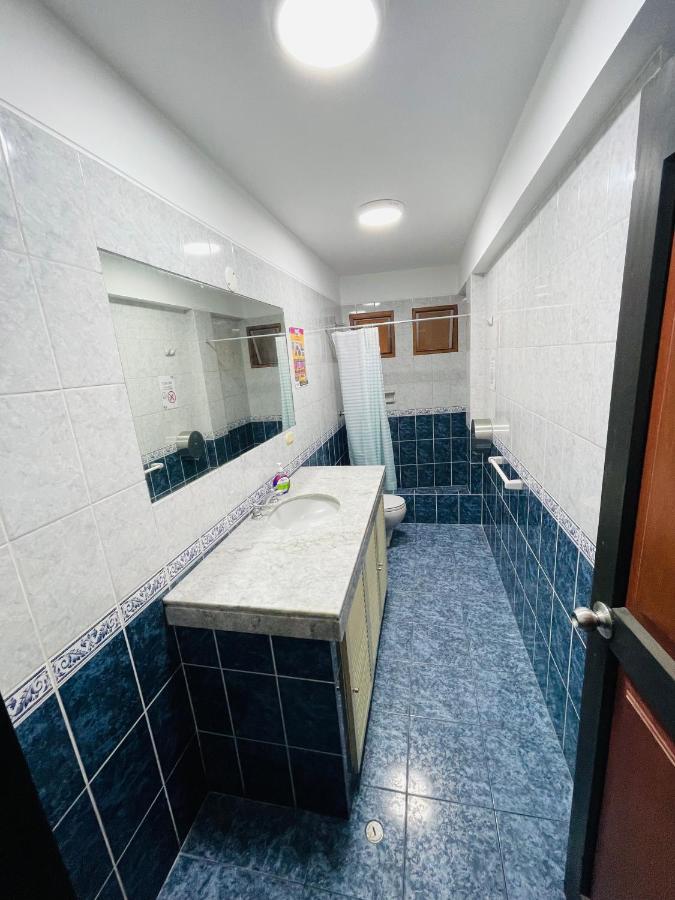 Rainbow Hostel リマ エクステリア 写真