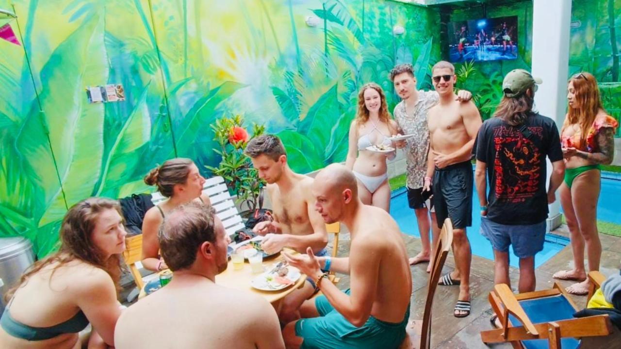 Rainbow Hostel リマ エクステリア 写真