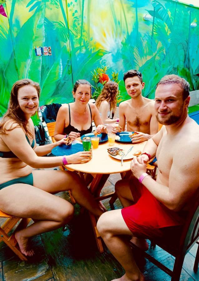 Rainbow Hostel リマ エクステリア 写真